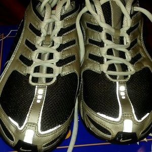 Woman Nike shox size 6.5